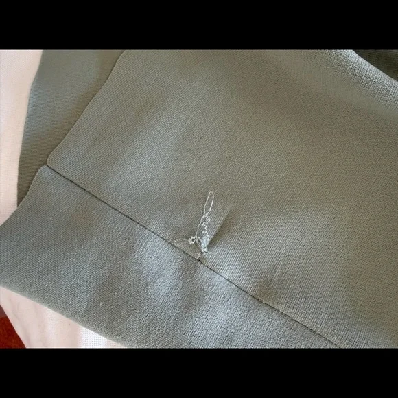 Alice + Olivia Estelle Twist Back Mini  in Sage Size L - small pull - label cut - Picture 5 of 6